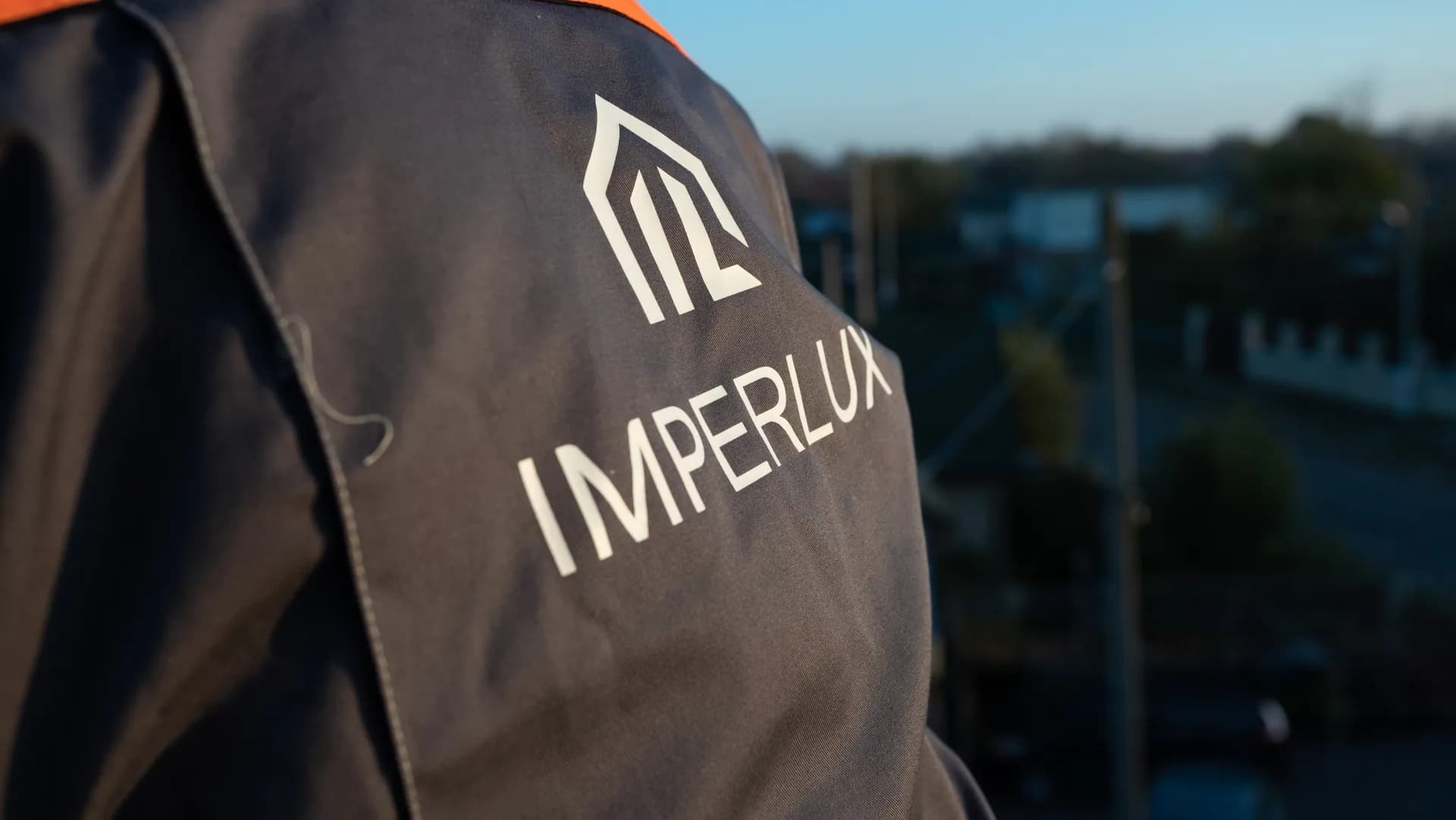 Acoperiș cu șindrilă bituminoasă — Lilu Ojovan — imagine 18