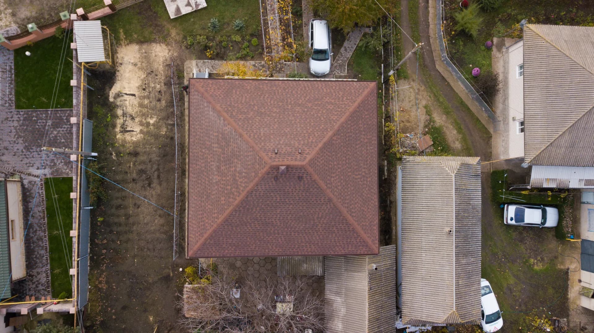 Acoperiș cu șindrilă bituminoasă — Lilu Ojovan — imagine 3