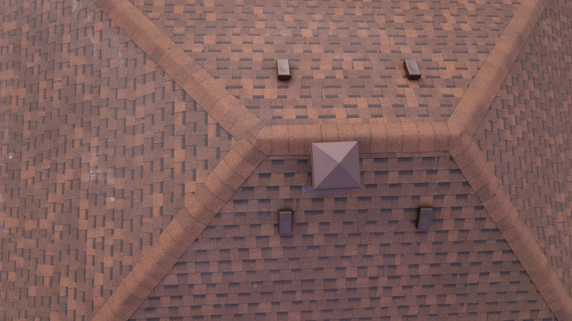 Acoperiș cu șindrilă bituminoasă — Lilu Ojovan — imagine 4