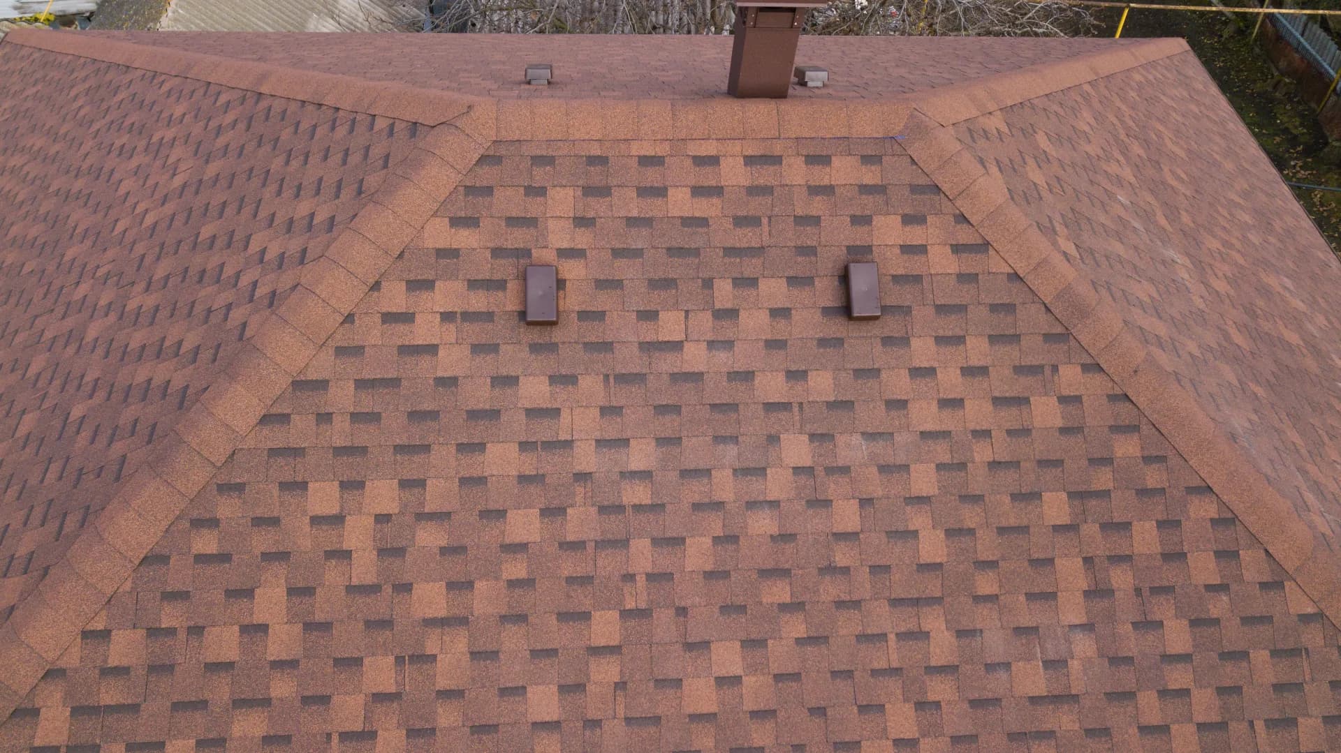 Acoperiș cu șindrilă bituminoasă — Lilu Ojovan — imagine 2