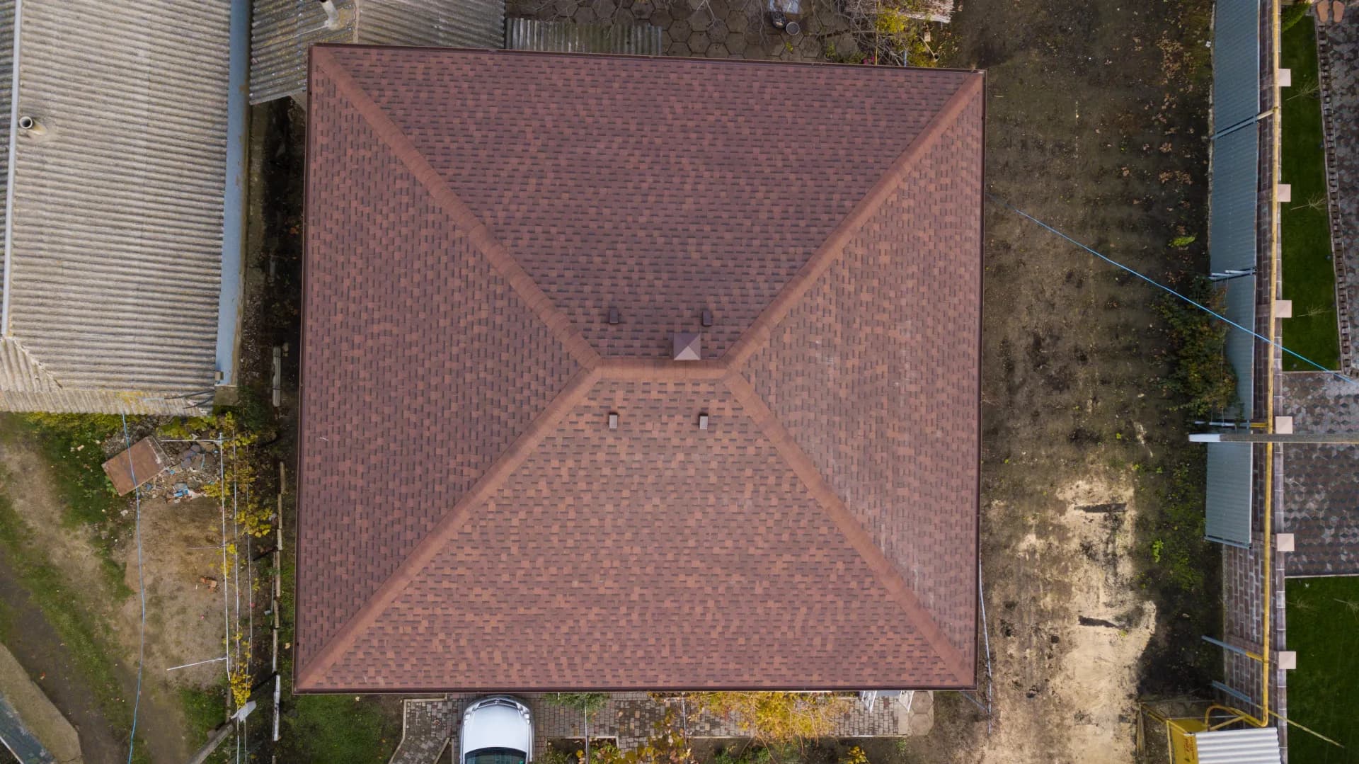 Acoperiș cu șindrilă bituminoasă — Lilu Ojovan — imagine 7