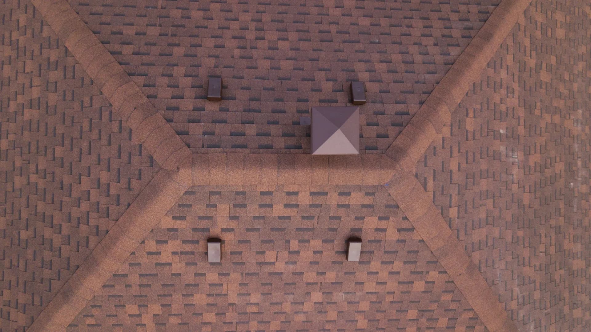 Acoperiș cu șindrilă bituminoasă — Lilu Ojovan — imagine 8