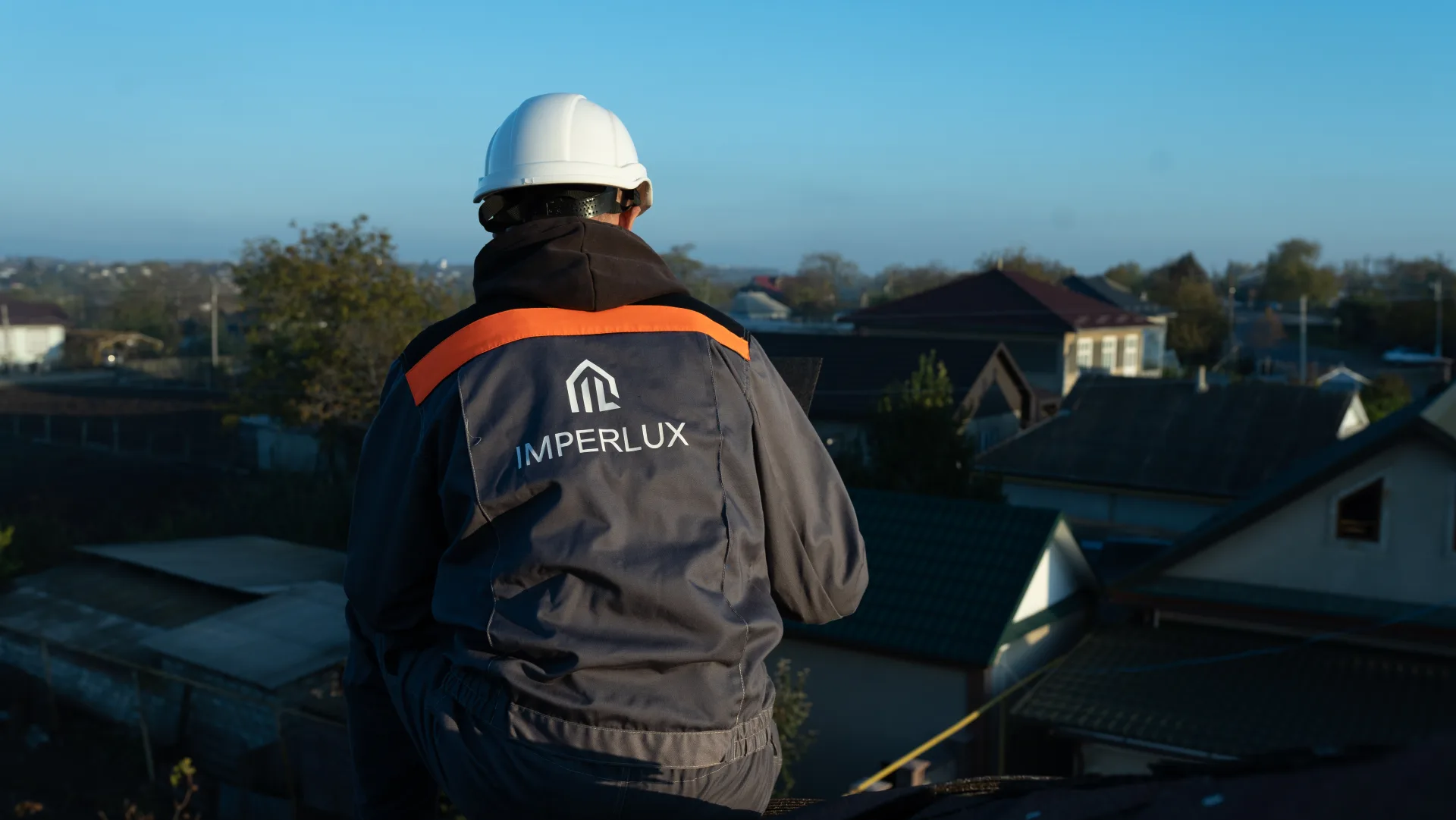 Acoperiș cu șindrilă bituminoasă — Lilu Ojovan — imagine 13